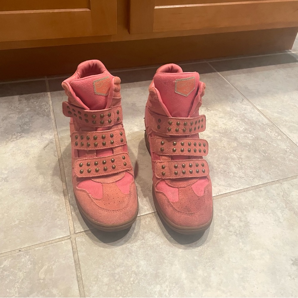Vintage Skechers suede leather peachy pink sporty velcro wedge sneaker boots